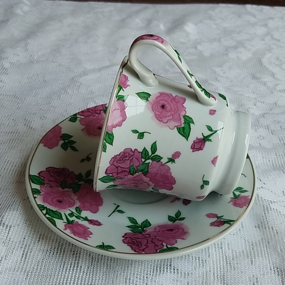 Birdfeeder Teacup and Saucer Floral Pink and White Rose Small Bag Birdseed - Picture 4 of 7